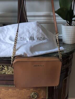 Michael Kors Camel Color Leather Crossbody with Gold Chain Strap And Dustbag EUC